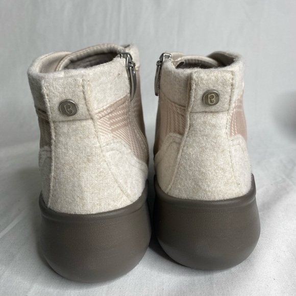 Bzees Womens Ankle Boots 7M Kick Back Taupe Cushioned Insole Arch Support New - Picture 6 of 10